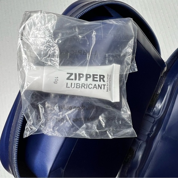 NWT Limited Edition Vineyard Vines x Target Navy Padded Shoulder Sling Cooler - Picture 10 of 16